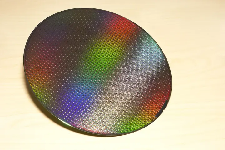 Silicon wafer for integrated circuits
