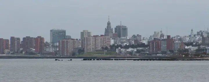 Vista de Montevideo junto al Río de la Plata