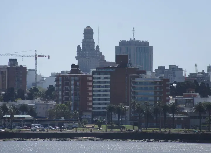 Vista de Montevideo junto al Río de la Plata